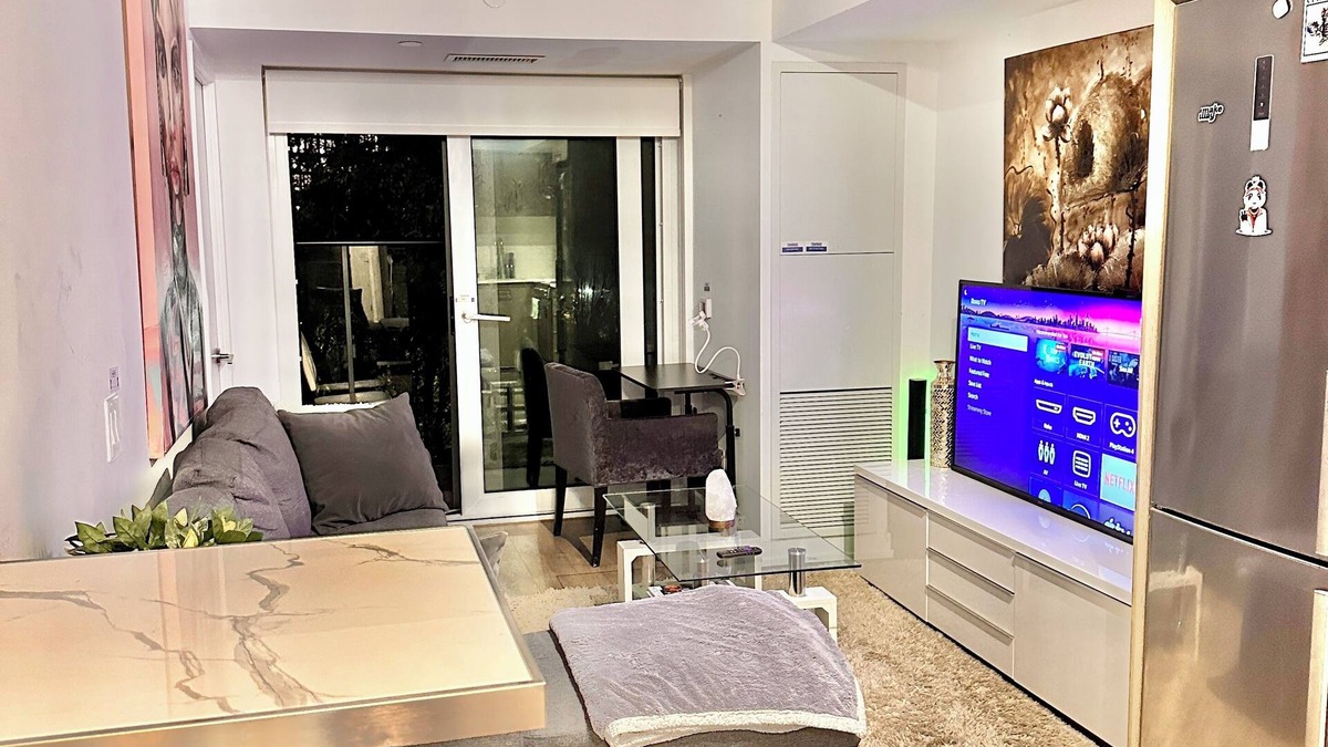 Garden District Apartment | Lovely 1Br Condo in the heart of downtown Toronto