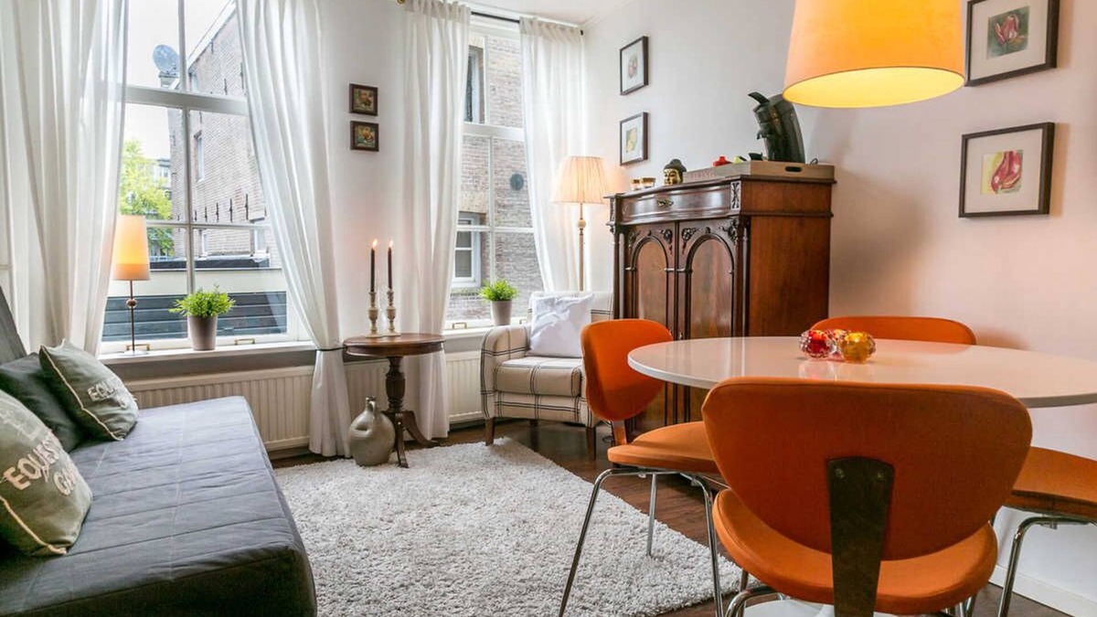 Haarlemmerbuurt Apartment | Lovely 1st Floor Apartment in Historic Canal House, Jordaan, Center, Amsterdam