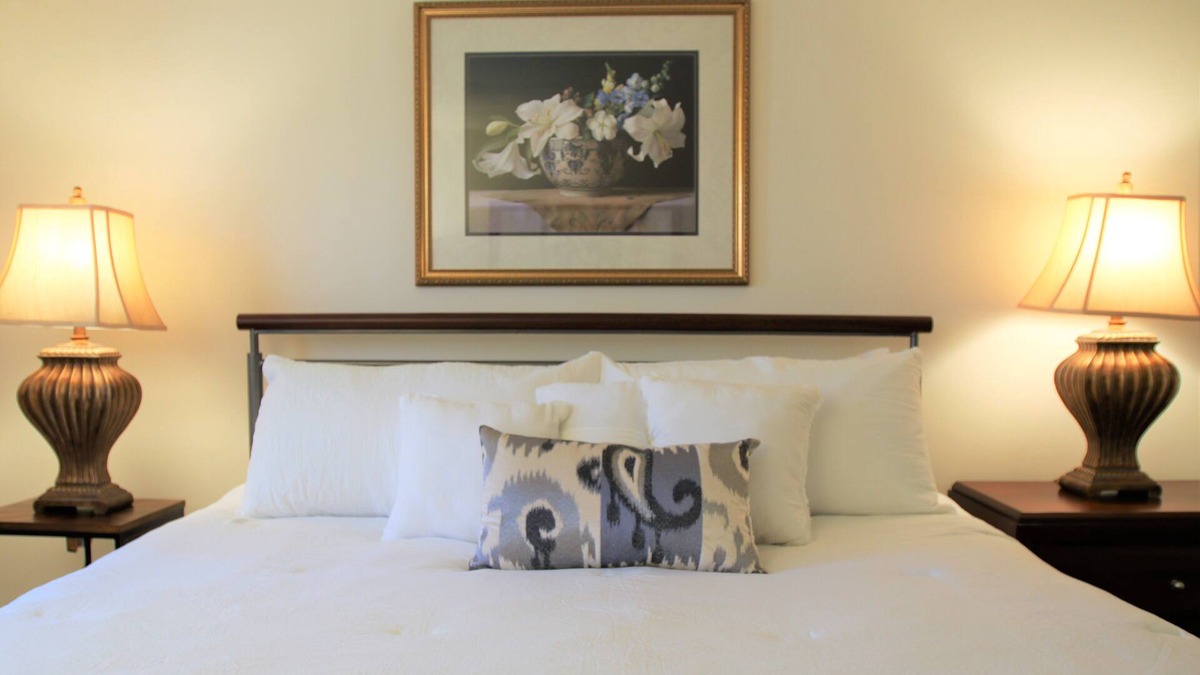 Bridgewater Apartment | Lovely 2-Bedroom Short-Term Furnished Rental Apartment