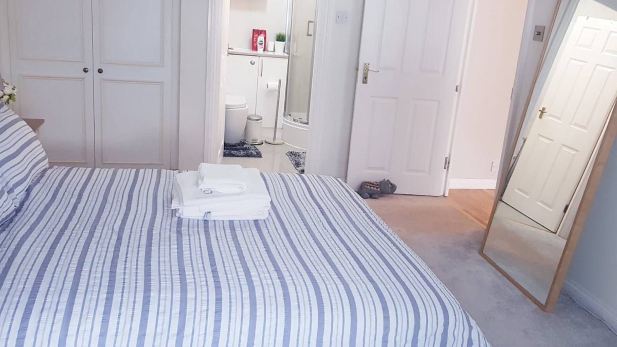 Abbey Apartment | Lovely 2 bed 2 bath apartment in the heart of wimbledon