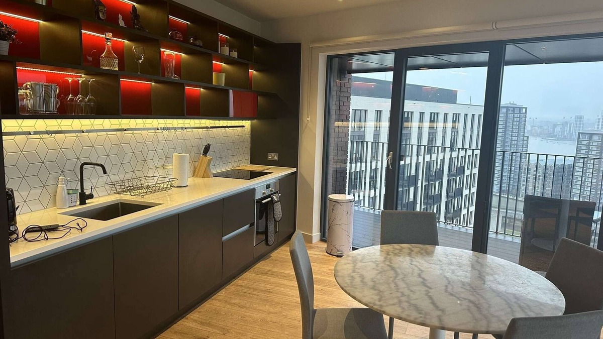Canning Town Apartment | Lovely 2 Bed, 2 Bath - City Island