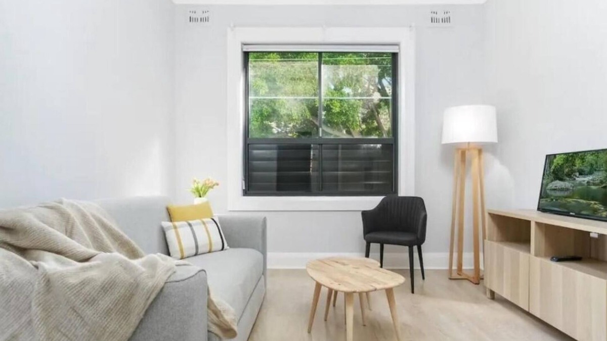Bellevue Hill Apartment | Lovely 2 bed apartment in Bondi Beach plus fold out sofa. 15 min walk to beach.