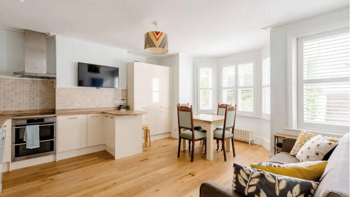 Streatham Hill Apartment | Lovely 2 bed garden flat near Tulse Hill station