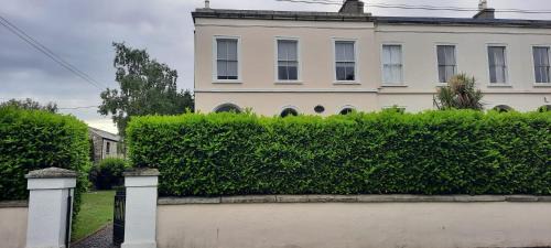 Blackrock Apartment | Lovely 2 Bed Garden Level Apartment Blackrock