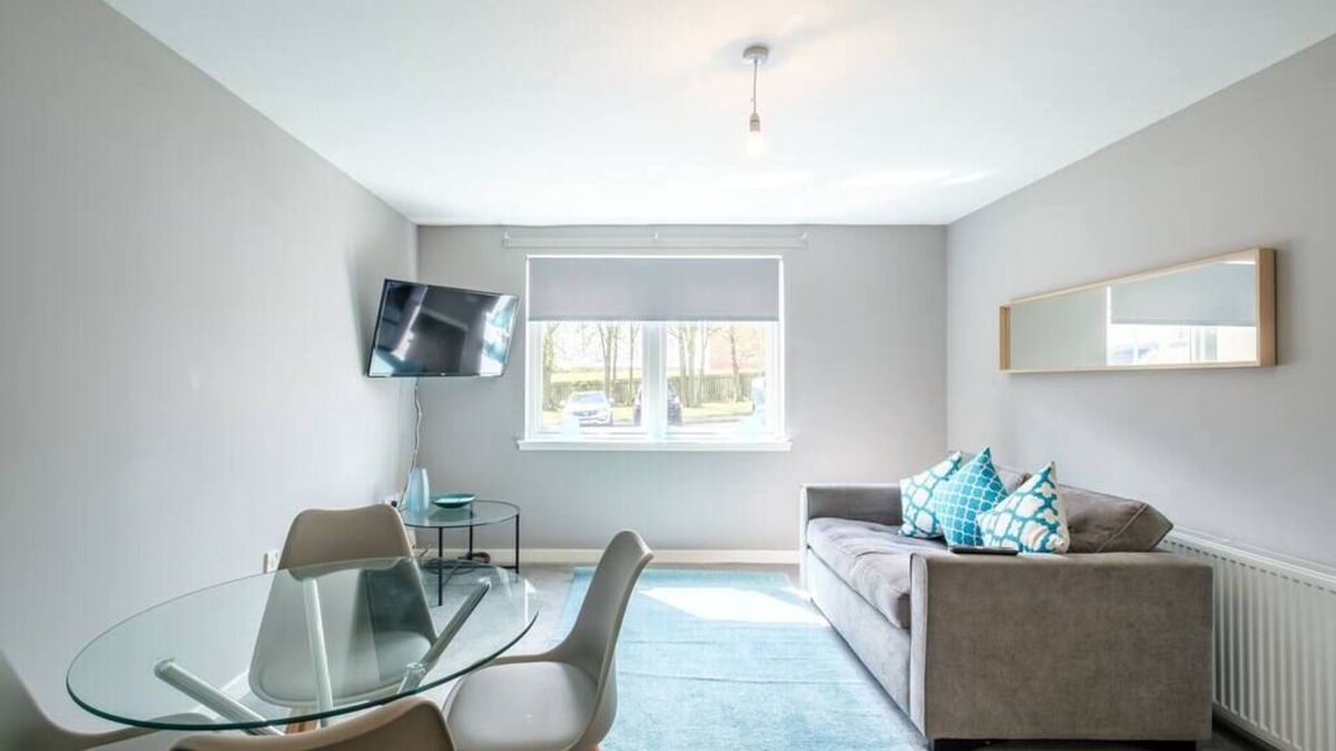 Coatbridge Apartment | Lovely 2 bed ground floor apartment in Coatbridge