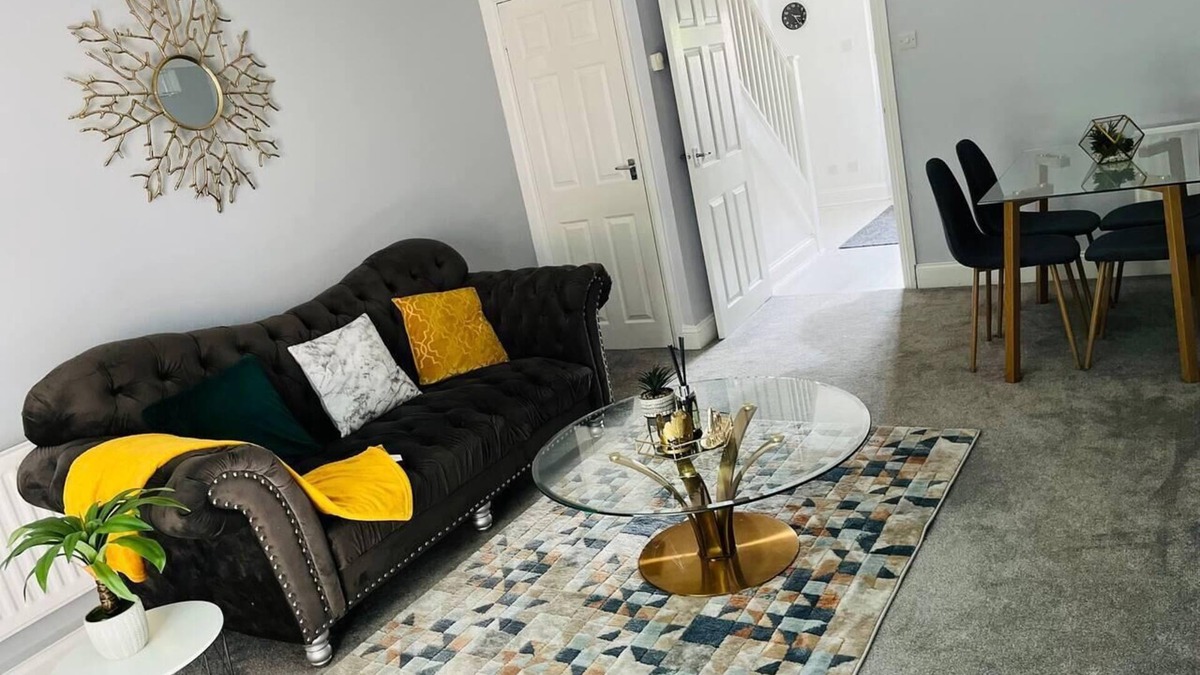 Rochester House | Lovely 2-Bed House in Rochester