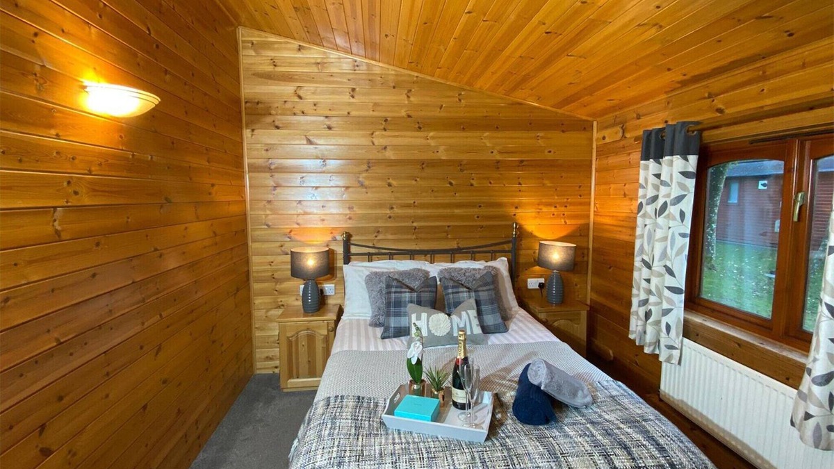 Bethesda Ski Chalet | Lovely 2 bed lodge with one double and one twin.