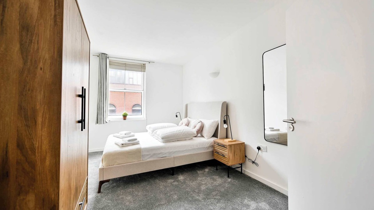Tower Hill Apartment | Lovely 2 BED Tower Bridge Apartment Sleeps 6