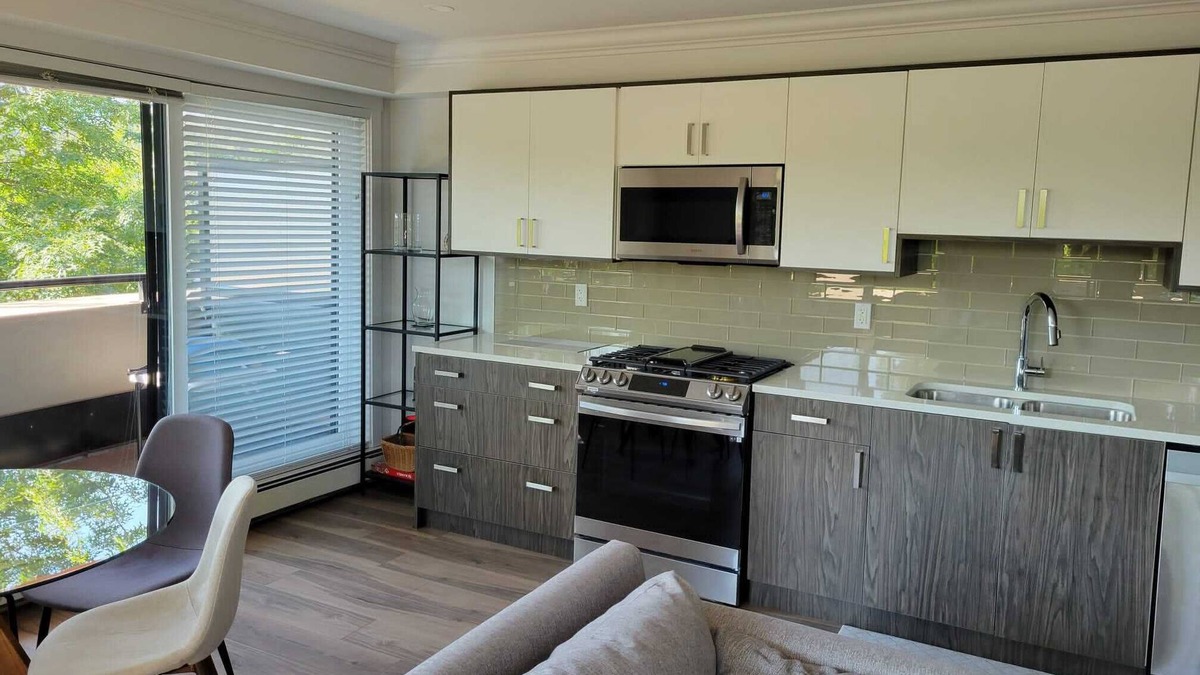 Fairview Condo | Lovely 2 bedroom apartment in central location