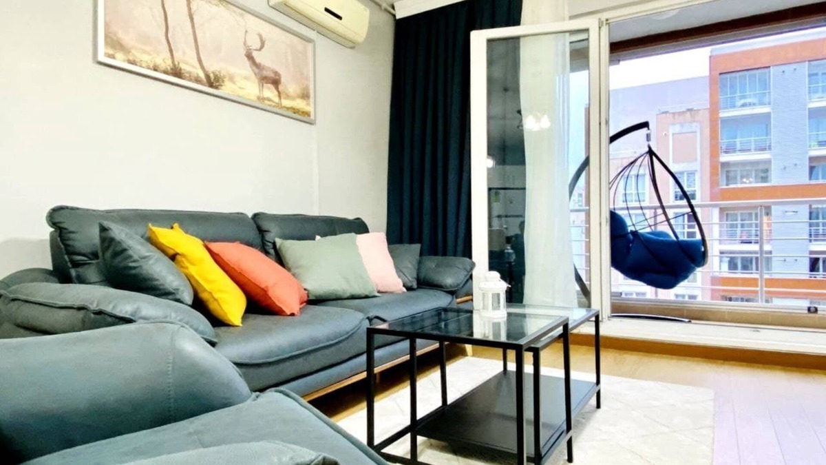 Avcilar Apartment | Lovely 2-bedroom apartment with a pool
