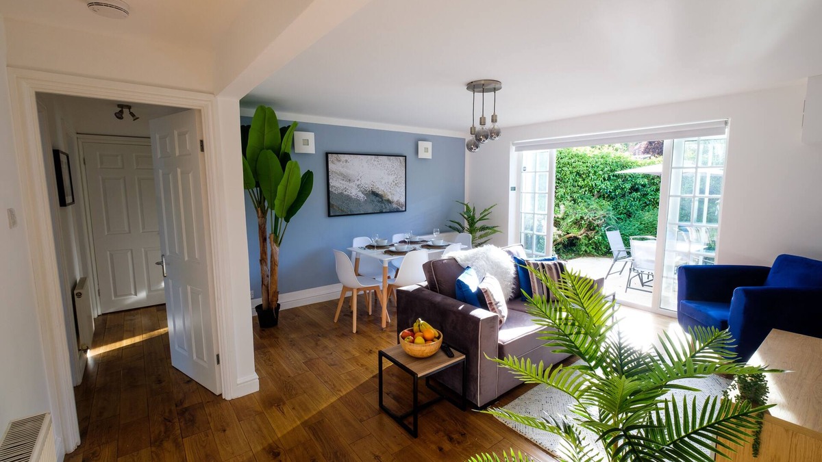Datchet Apartment | Lovely 2-bedroom apartment, free parking & garden