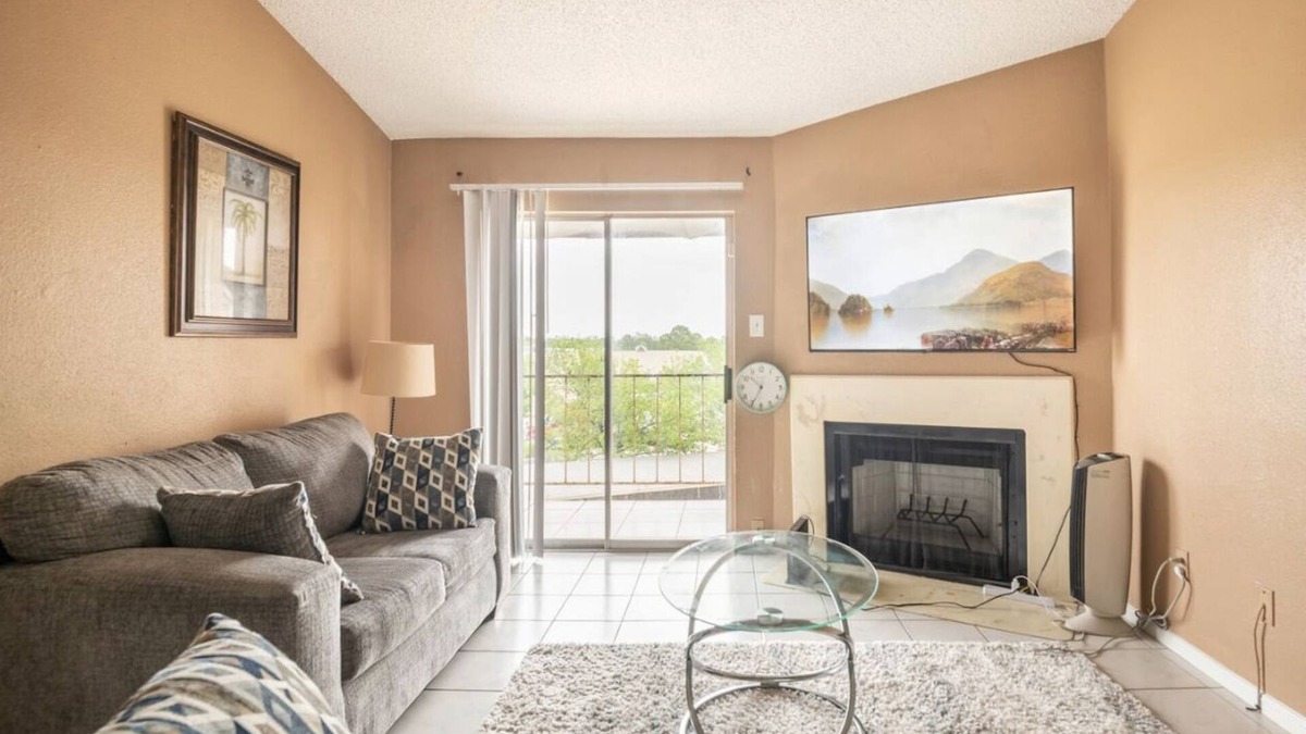 Greater Fondren Southwest Apartment | Lovely 2- bedroom apartment with nice amenities.
