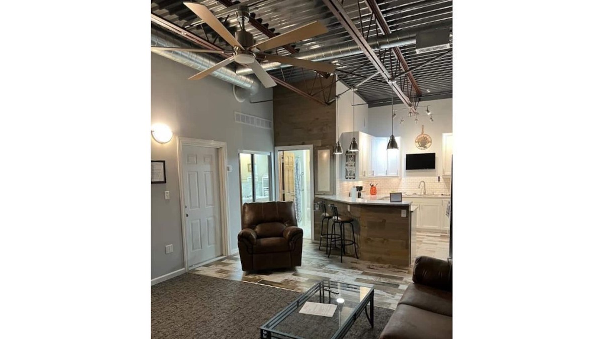 Ottumwa Apartment | Lovely 2 Bedroom apartment, free parking