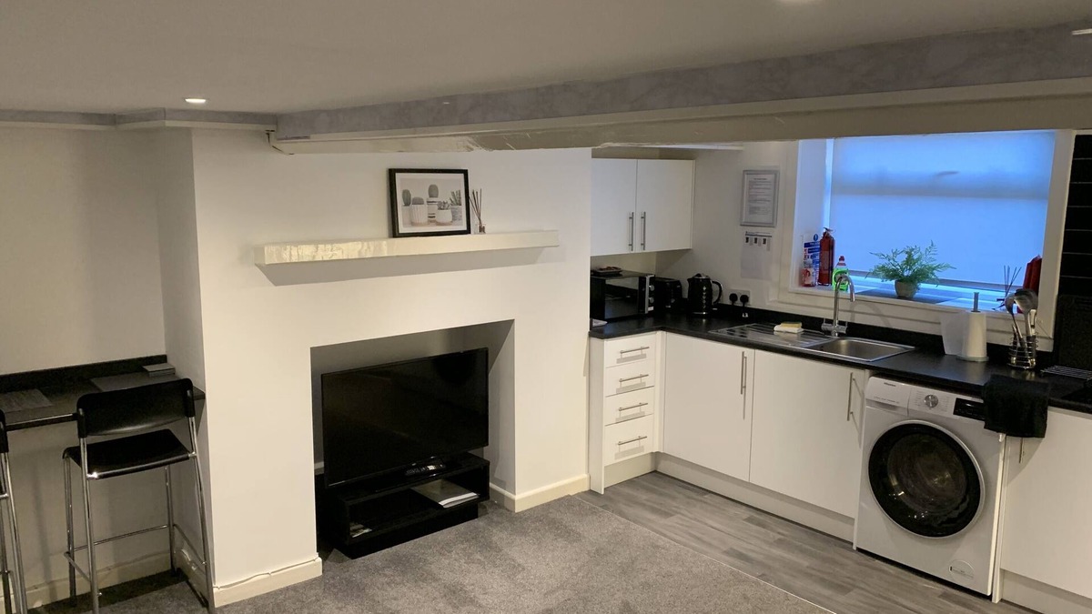 Shipley Apartment | Lovely 2-bedroom basement apartment