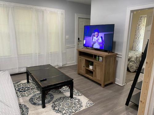 Orange Lake Apartment | Lovely 2 Bedroom Cottage Just Off Orange Lake!