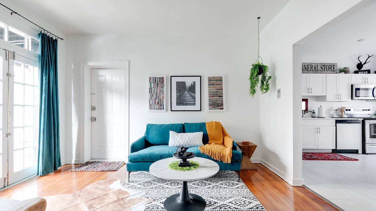 Fan District Apartment | Lovely 2 Bedroom in the Heart of The Fan