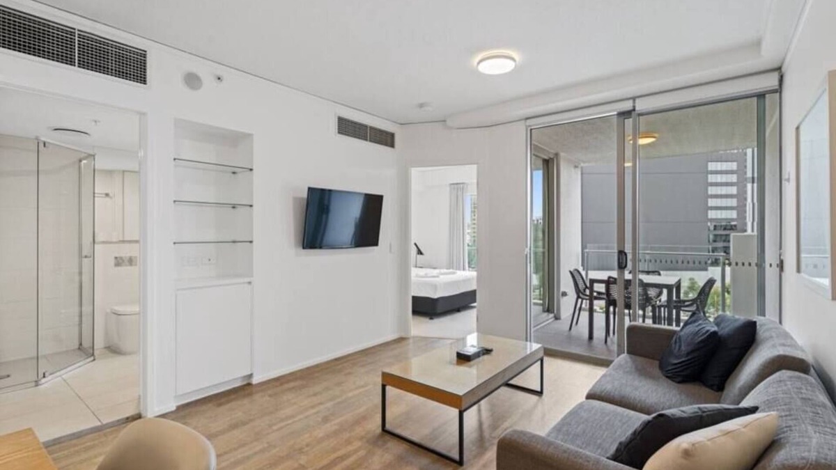 Bowen Hills Apartment | Lovely 2- Bedroom Rental Unit with Free Parking!