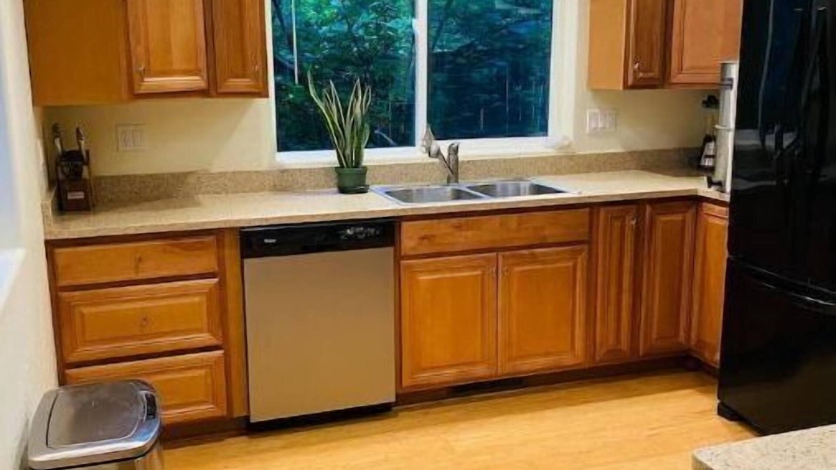 Redway House | Lovely 2 bedroom redwood river retreat.