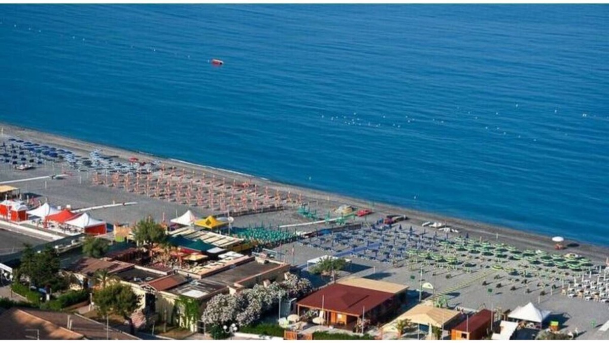 Scalea Apartment | Lovely 2-bedroom rental with patio in Scalea