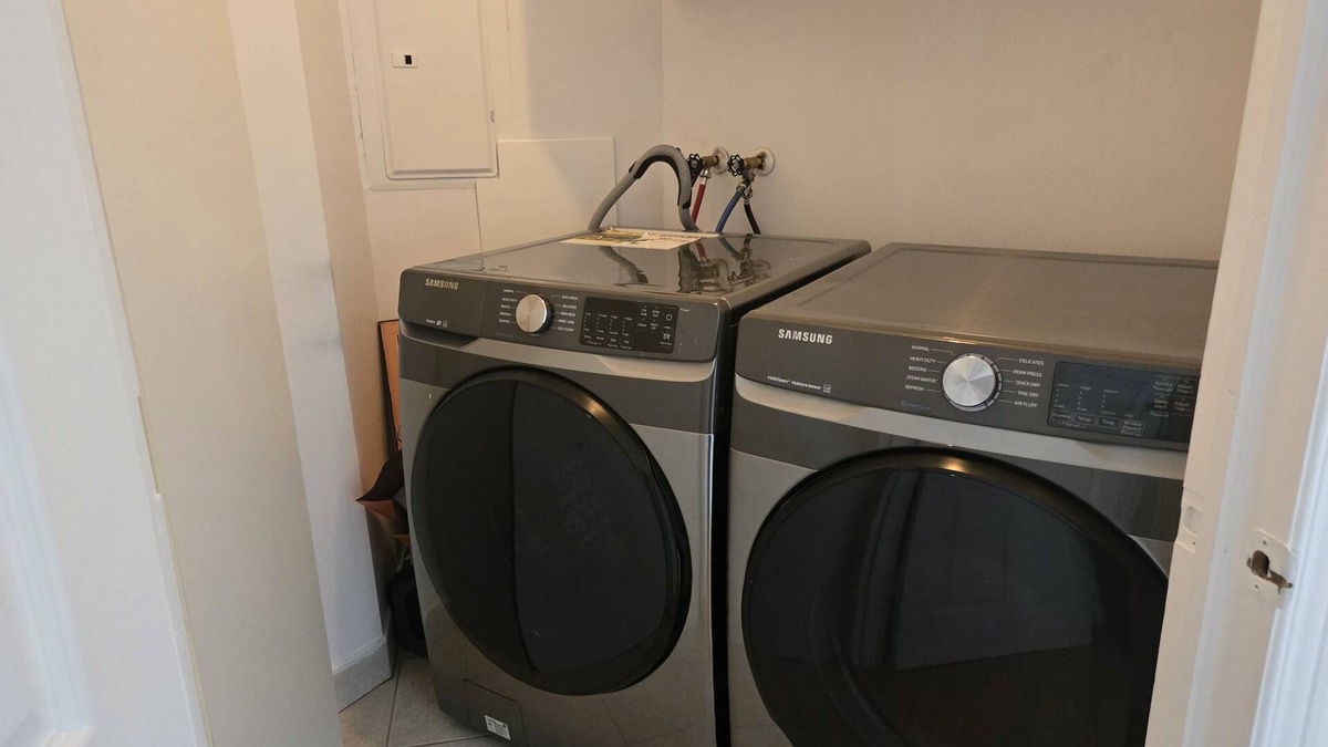 Laval Apartment | Lovely 2 Bedroom Riverside