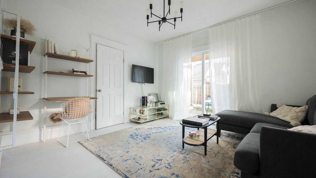 Tremont House | Lovely 2 Bedroom Unit with a Hot Tub