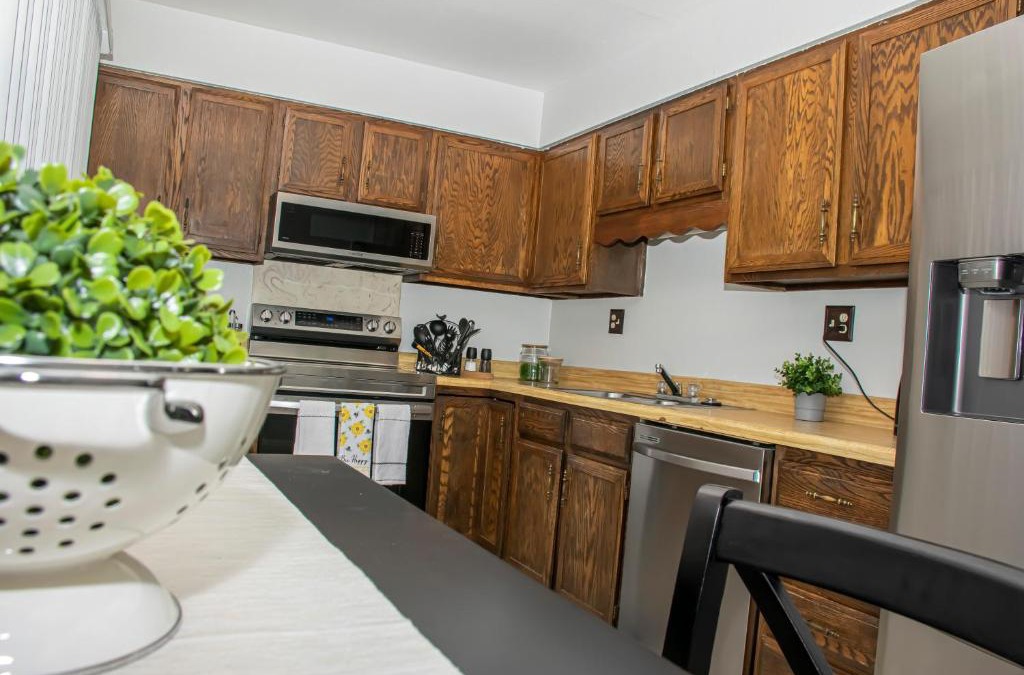 Village Seven Apartment | Lovely 2 bedroom! Close to All in a 4Plex