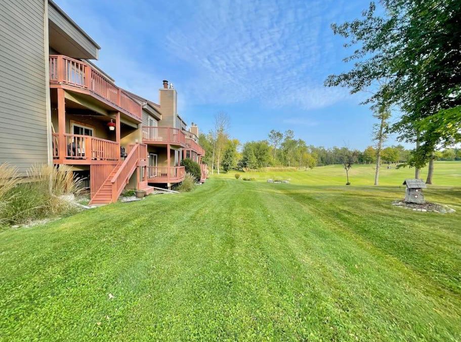 Hill City Apartment | Lovely 2-bedroom villa on The Hills Golf Course