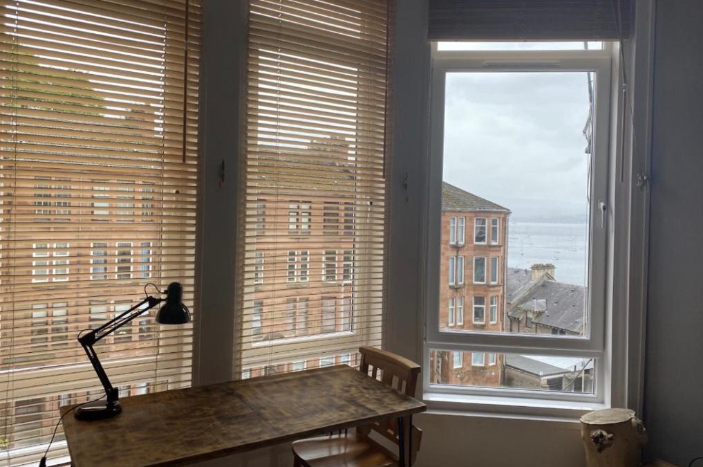 Gourock Apartment | Lovely 2 Bedroom with Riverside Views Dog Friendly