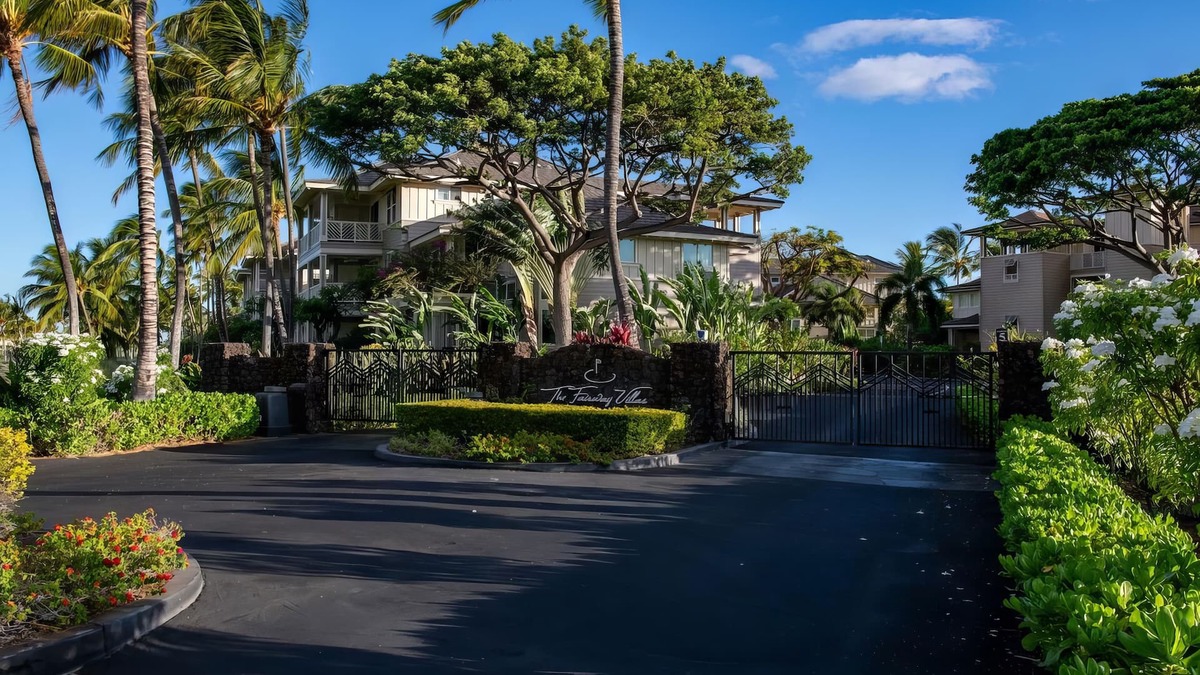 Waikoloa Condo | Lovely 2nd Floor Unit On Golf Course, Easy walk to Beach, Restaurants, Shopping