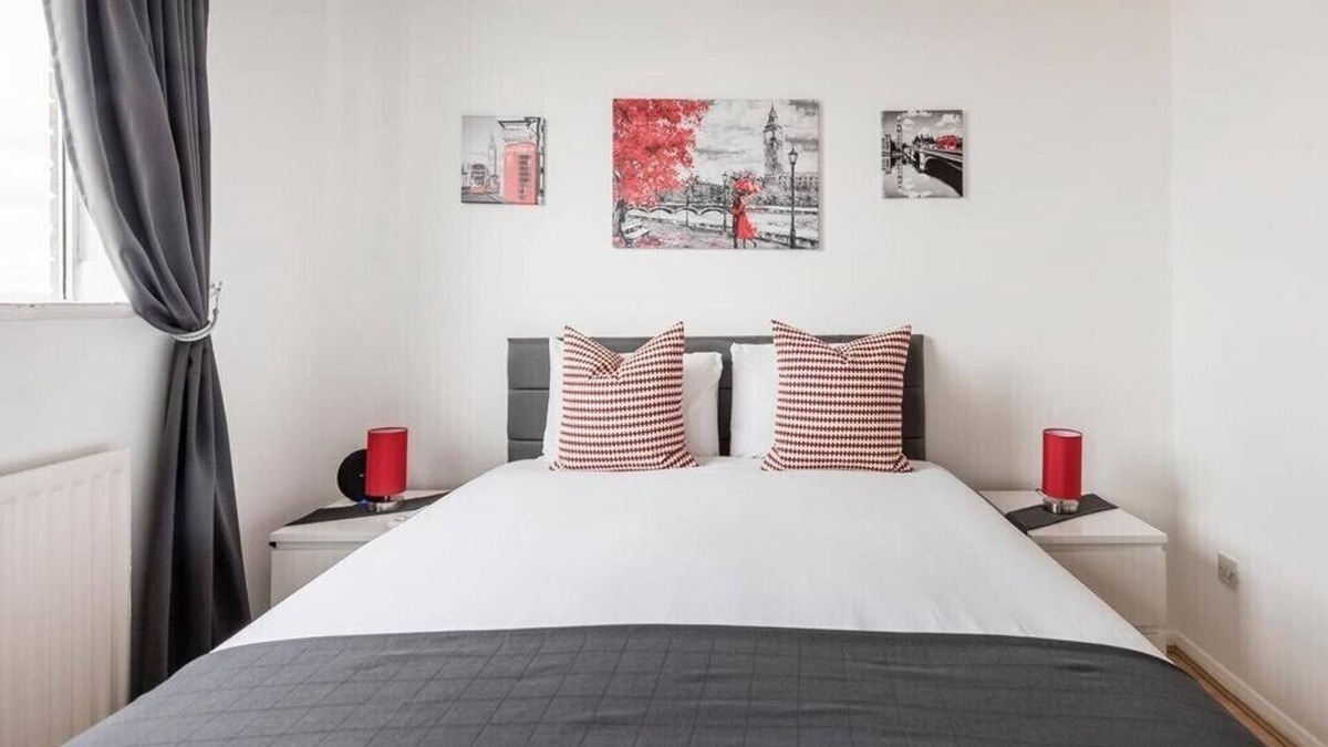 Lancaster Gate Apartment | Lovely 3 bed apartment by Hyde Park