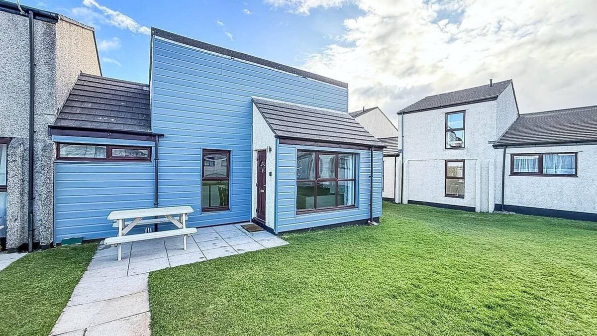 St. Agnes House | Lovely 3 bed bungalow, sleeps 6. In a beautiful location in Cornwall ref 85070P