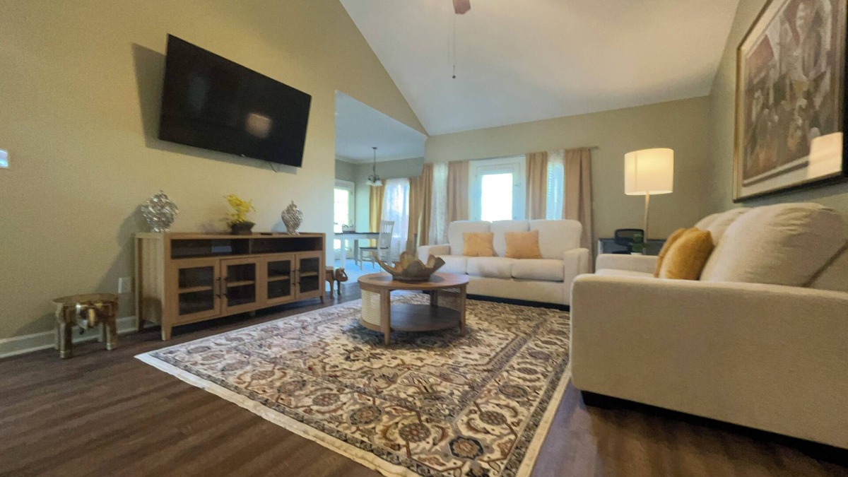 Lake Park House | Lovely 3 bedroom, 2 Bath Home in Lake Park near I-75!