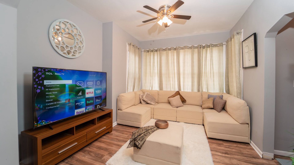 Blue Island Apartment | Lovely 3 Bedroom Apartment… Waiting for You to Make it Home!