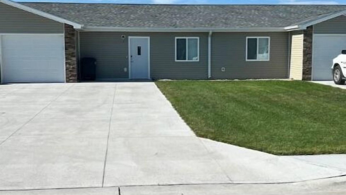 Grand Island Condo | Lovely 3-bedroom Condo with electric fireplace