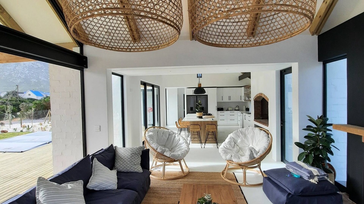 Pringle Bay House | Lovely 3 bedroom house within 5 minute walk from the beach