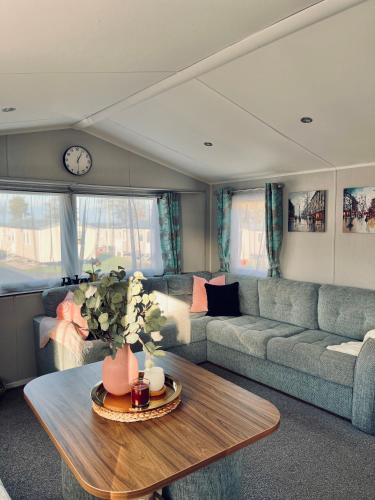 Prestonpans Hotel | Lovely 3 bedroom holiday home in Seton Sand caravan park Wi-Fi Xbox