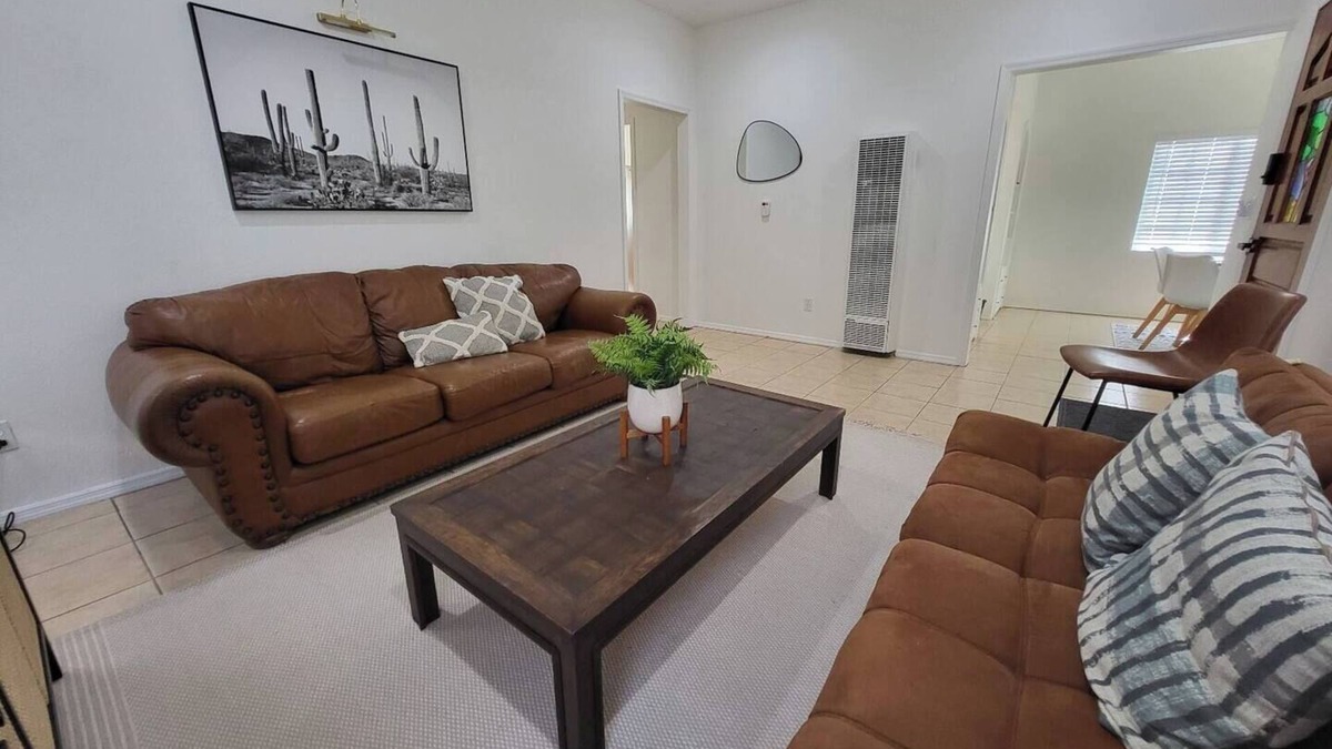 South Gate House | Lovely 3-bedroom house in South Gate
