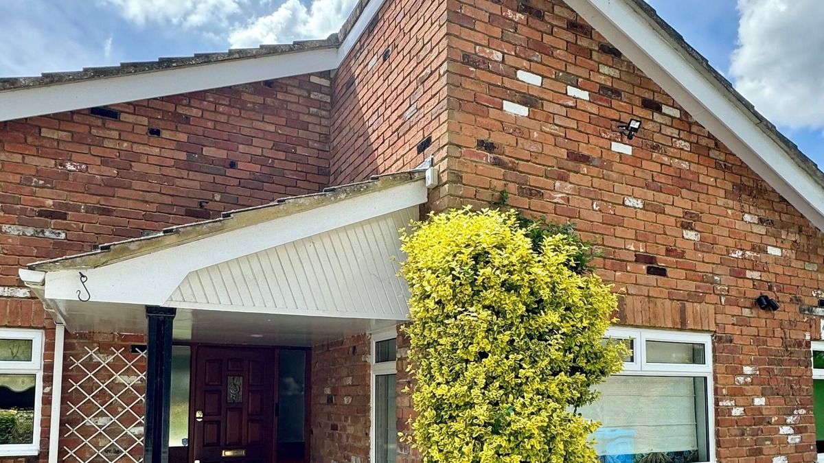 Datchet House | Lovely 3 Bedroom House in Peaceful Village Location