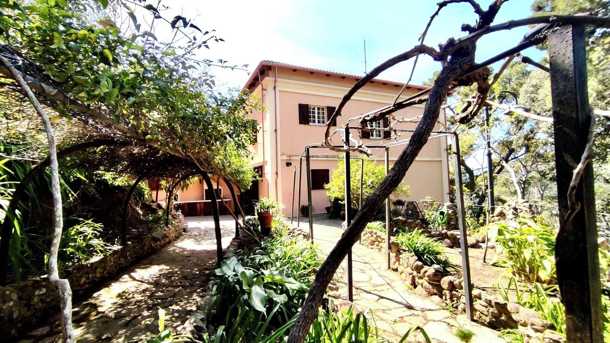 Bindua Apartment | Lovely 3-bedroom sea view with garden