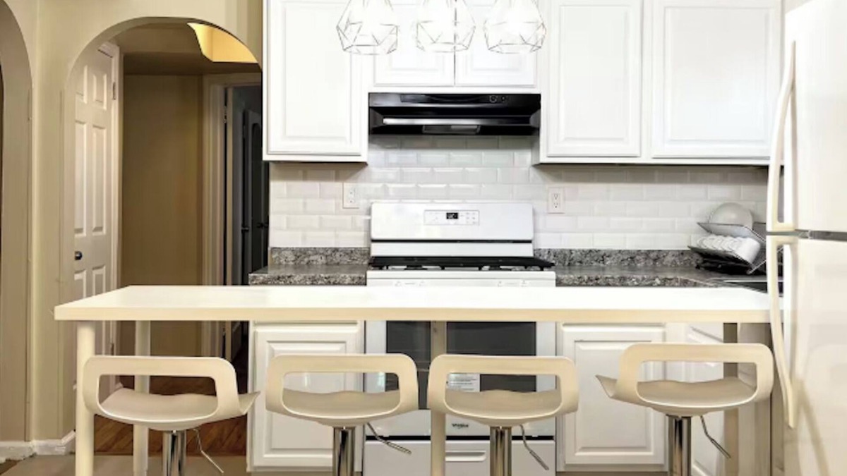 Valley Stream Apartment | Lovely 3-bedroom apartment