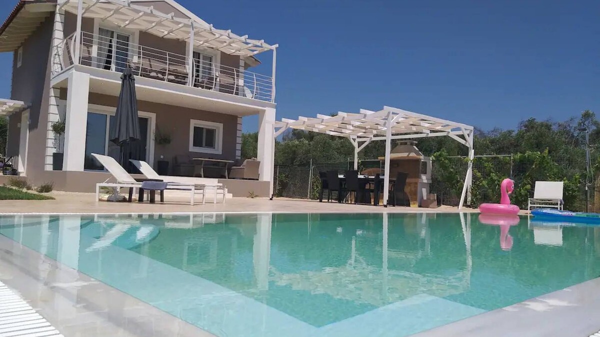 Chalikounas Villa | Lovely 3 bedroom villa, with private pool, BBQ, few minutes away from the beach