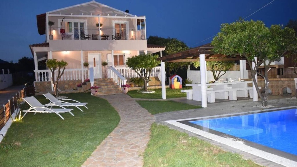 Chalikounas Villa | Lovely 3 bedroom villa with private pool, BBQ few minutes away from the beach.