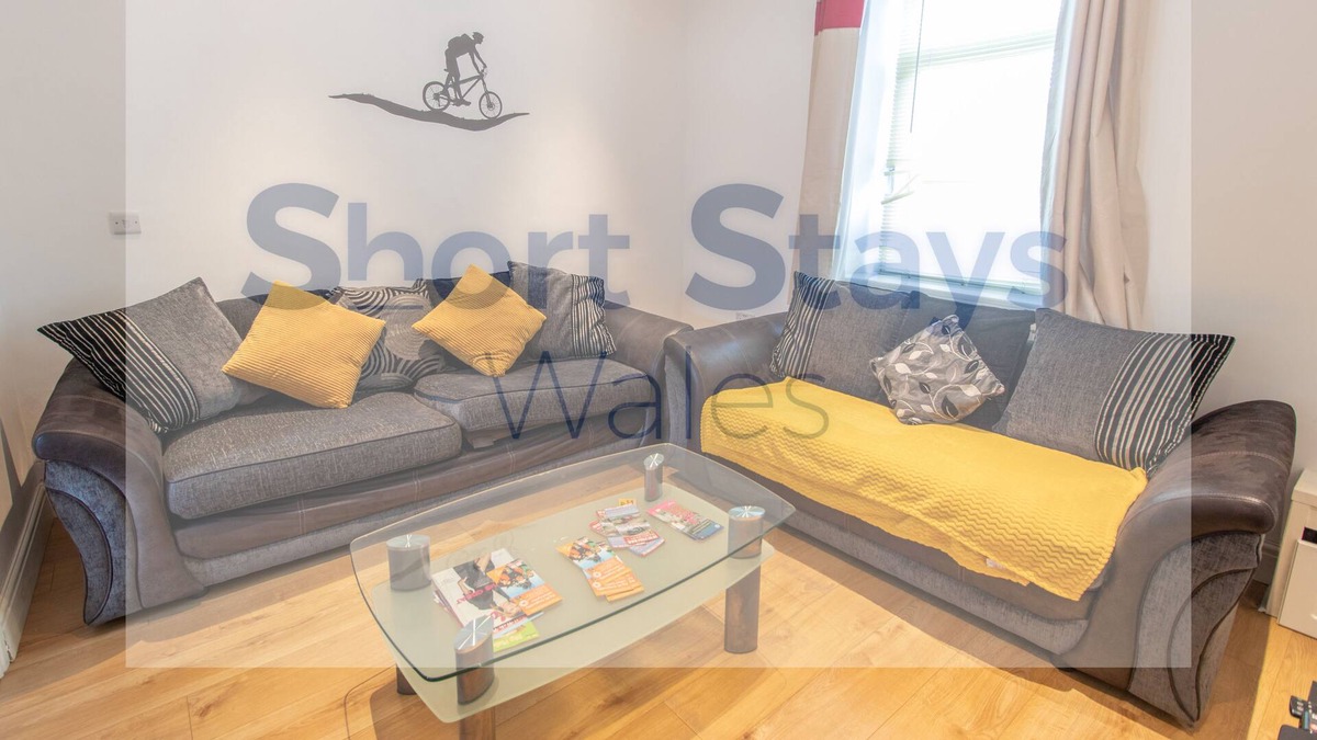 Cwmcarn House | Lovely 3 BR Home Sleeps 7 in the Cross Keys!