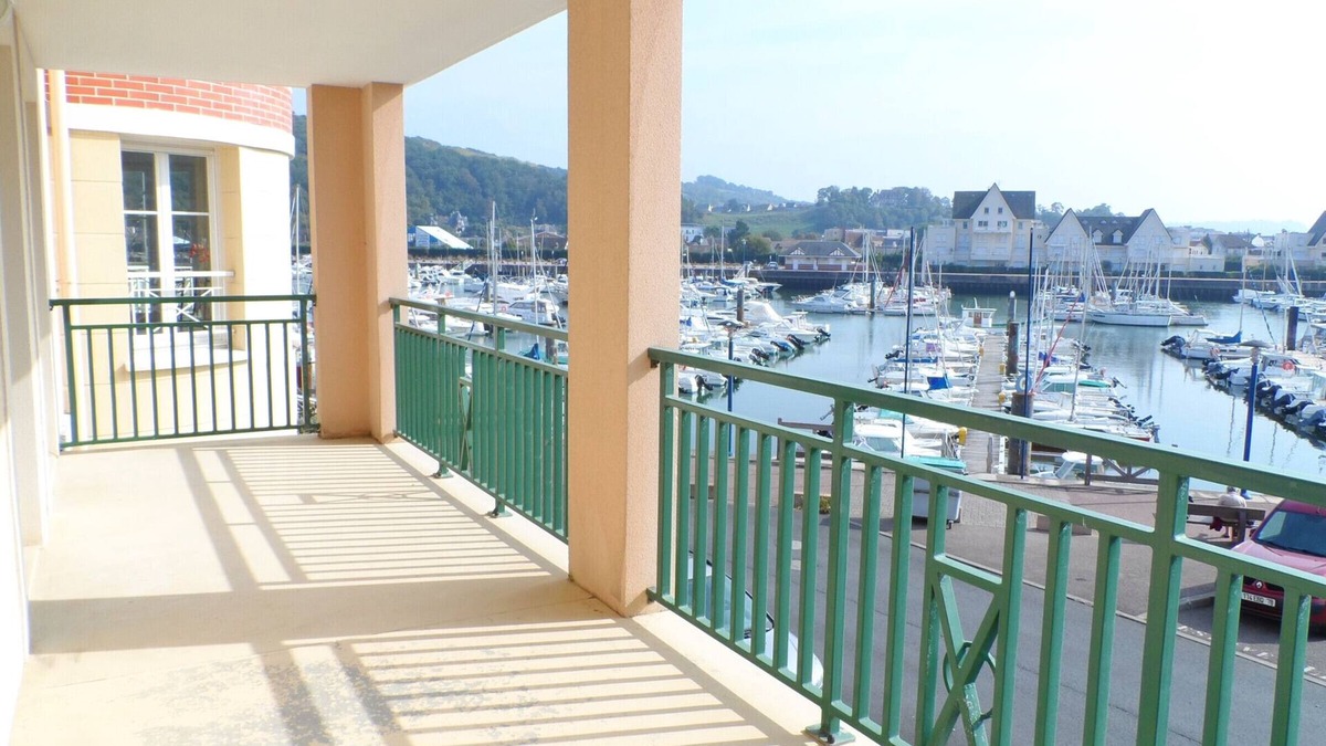 Port Guillaume Apartment | Lovely 3-room apartment with balcony, pets allowed, parking, Port Guillaume
