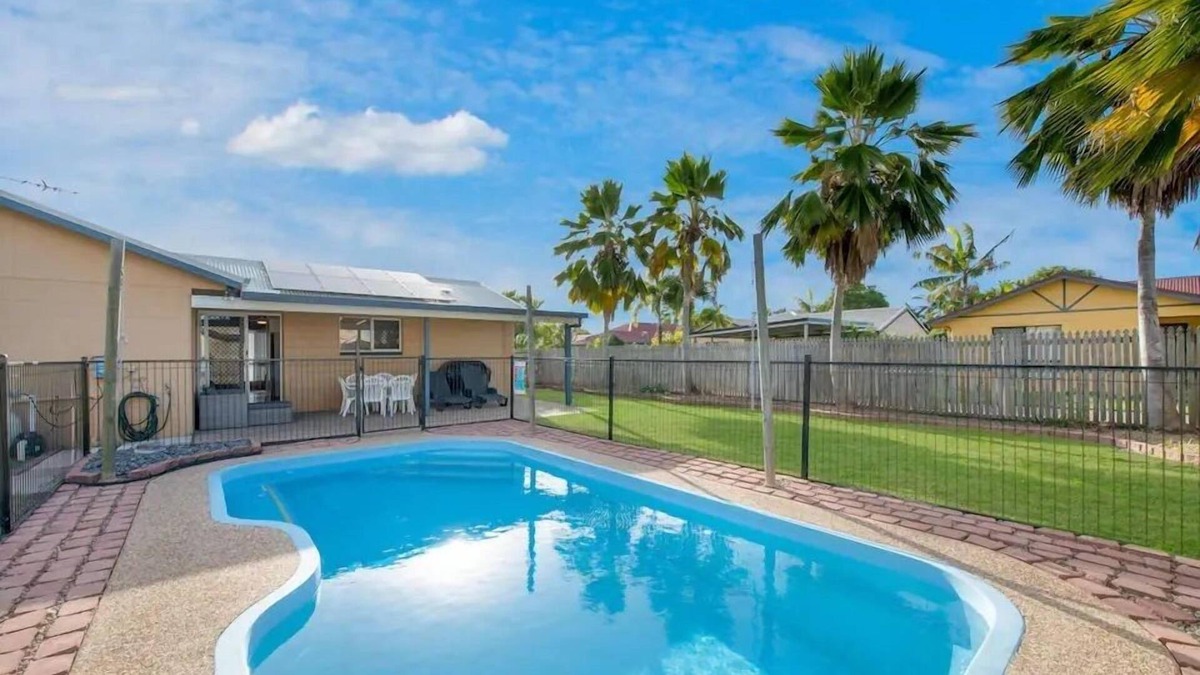 Mount Louisa House | Lovely 3BR home surrounded by lush greenery. Perfect escape for tranquility.