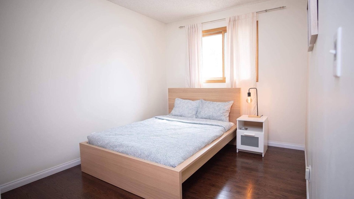 East Kildonan House | Lovely 4 bedroom 2.5 bath House Valley Gardens Area