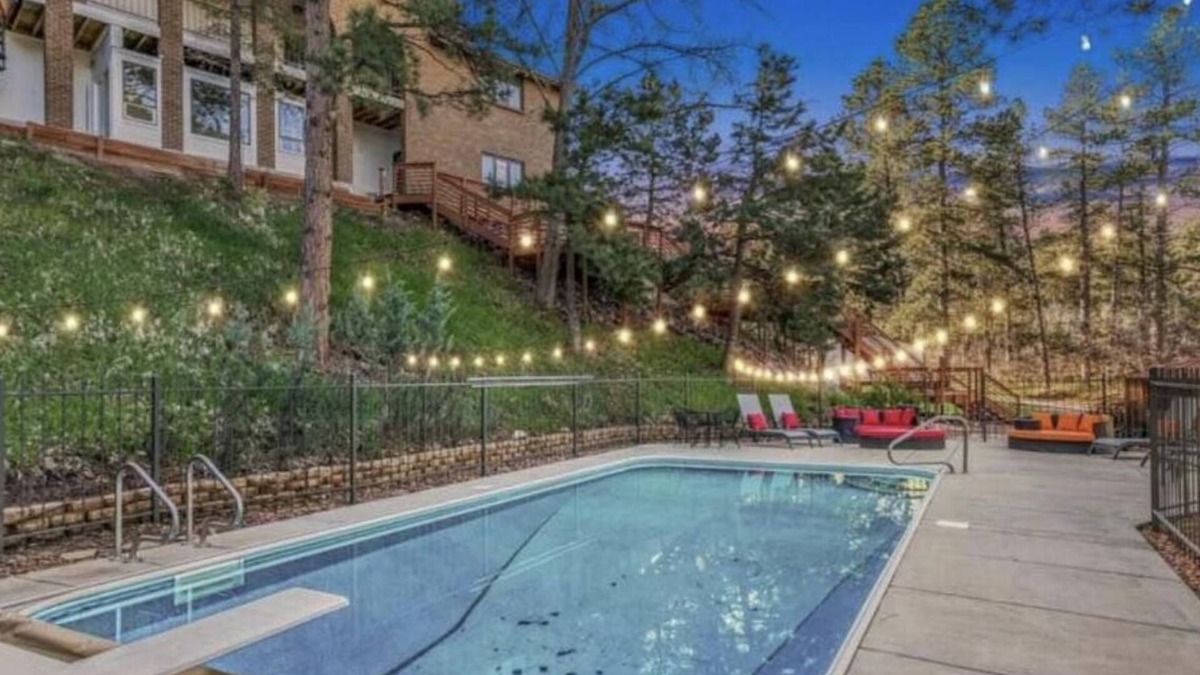 Franktown House | Lovely 4-bedroom Estate in Franktown with WiFi and a Summer time outdoor pool