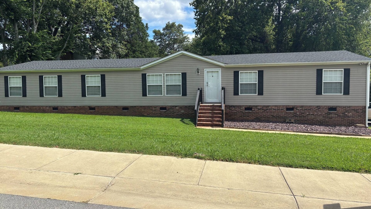 Clarksville House | Lovely 4-bedroom house in Clarksville walking distance to downtown activities