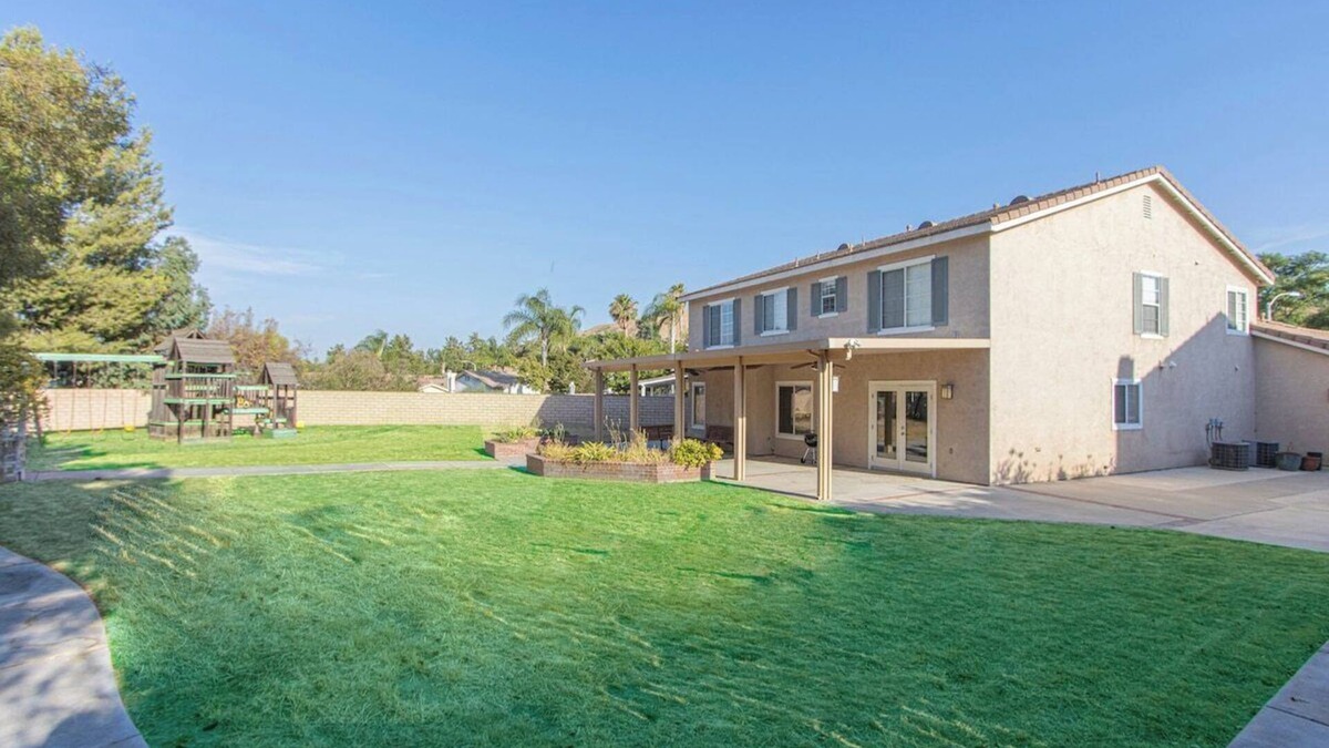 Loma Linda House | Lovely 4-bedroom house fits 15 people with outdoor playground
