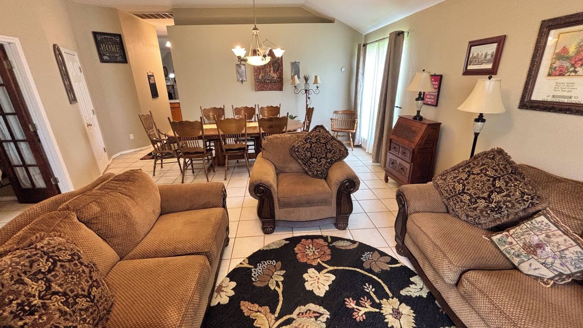 South Creek House | Lovely 4-bedroom house with AC in Round Rock